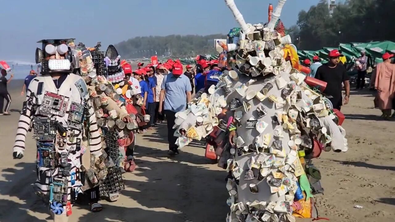 কক্সবাজার সৈকতে প্লাস্টিক দূষণ রোধে বিদ্যানন্দের র‍্যালি, নজর কাড়ল ১২ বর্জ্য মানব Is this conversation helpful so far?