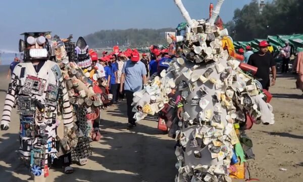 কক্সবাজার সৈকতে প্লাস্টিক দূষণ রোধে বিদ্যানন্দের র‍্যালি, নজর কাড়ল ১২ বর্জ্য মানব Is this conversation helpful so far?
