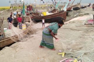 নিষেধাজ্ঞা শেষে মধ্যরাত থেকে মাছ শিকারে নামছেন হাতিয়ার জেলেরা